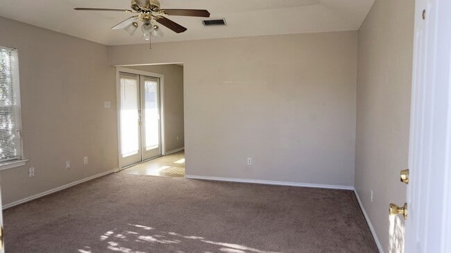 Building Photo - 2301 Flintstone Cir