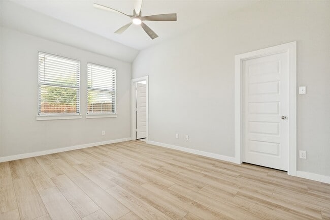 Building Photo - 204 Mountain Meadow Ln