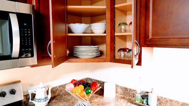 Building Photo - 2 Wimbledon Ln