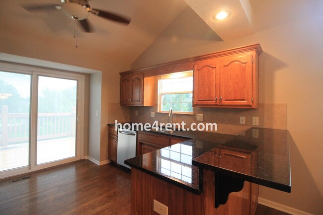 Building Photo - Beautiful Olathe Home, Updated Kitchen, Fe...