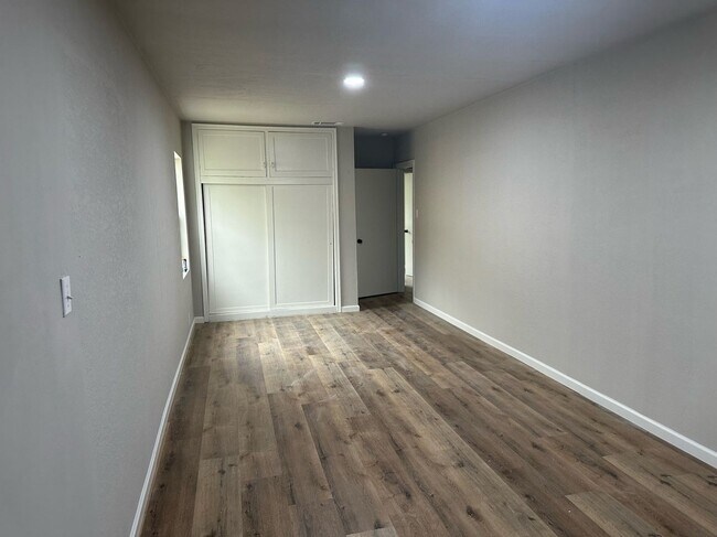 Building Photo - 1724 McKinley Ave