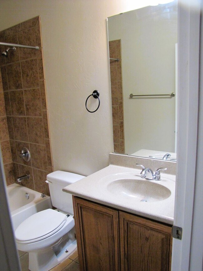 Building Photo - Spacious 3BR/2BA/2.5 CG, 2167 sq.ft. renta...