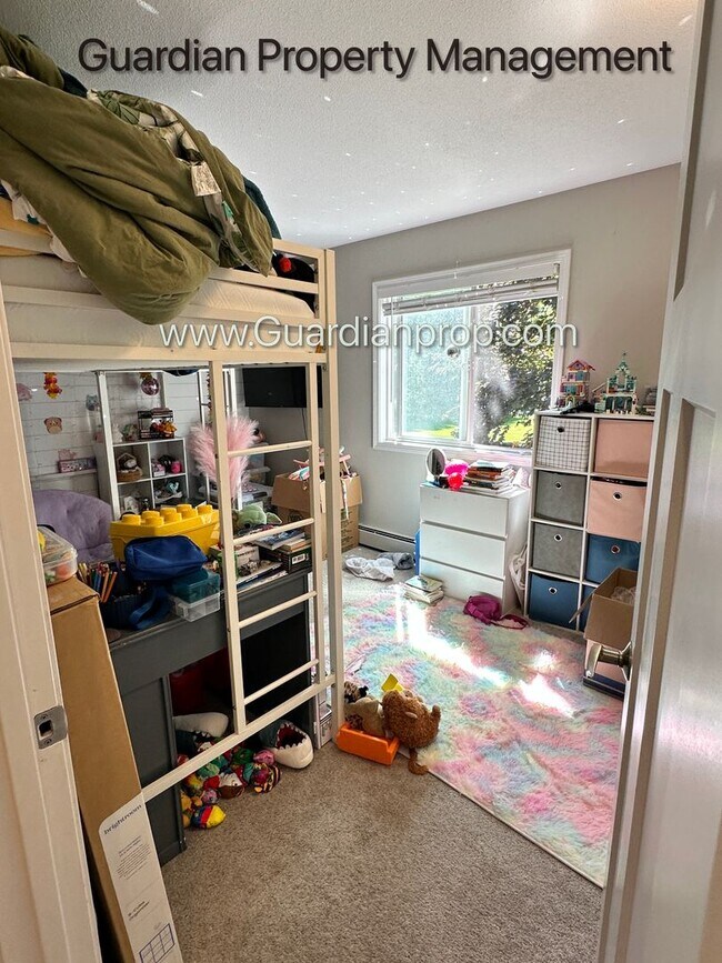 Building Photo - Renovated Champlin 2nd Floor Apartment, Di...