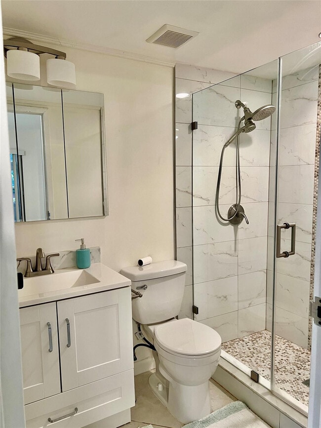 Building Photo - 690 Saxony Way