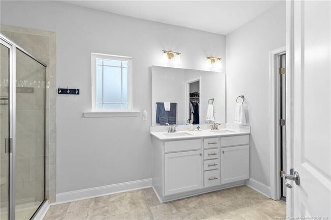 Building Photo - Charming 4-Bed home with Granite Touches & Cozy Fireplace in Sanford, NC!