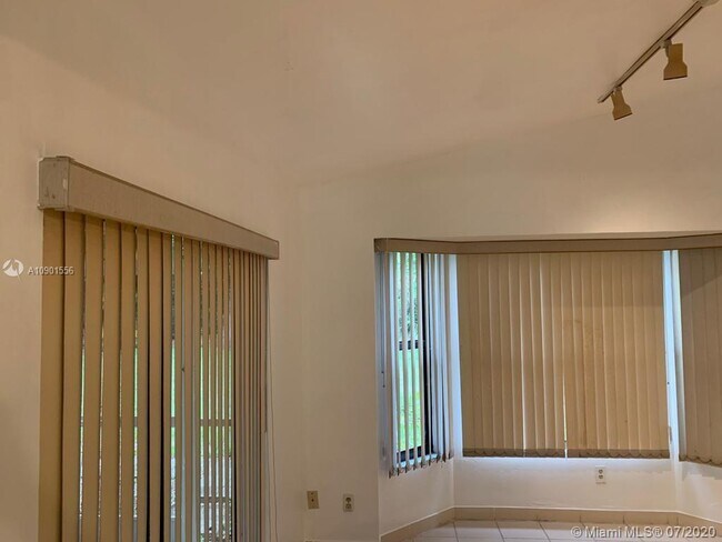 Building Photo - 2499 River Reach Dr