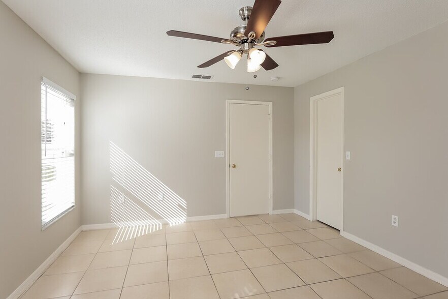 Building Photo - 7905 Apple Blossom Dr