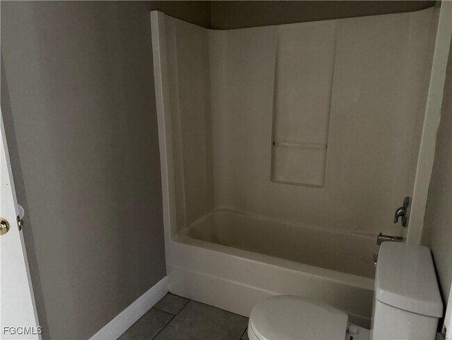 Building Photo - 431 Broadmoor St