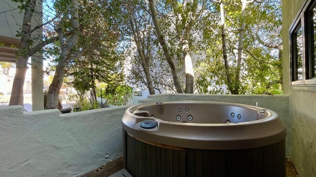 Building Photo - Modern, Updated 3-Bedroom Home in Stoneridge with Air Conditioning