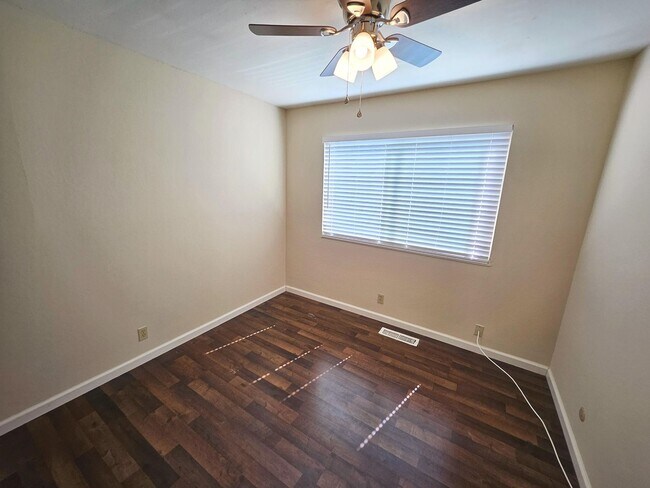 Building Photo - Lovely updated 3 bedroom, 2 bath condo