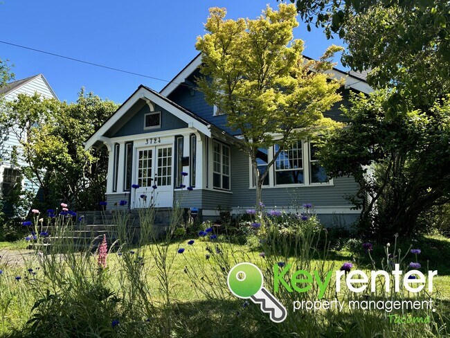 Building Photo - One of a Kind Craftsman House in Tacoma!
