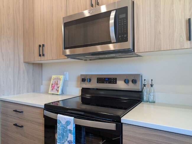 Building Photo - Quality 3 Bedroom 2 Bath