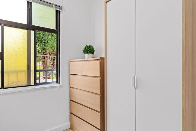 Building Photo - 832 Hilgard Ave