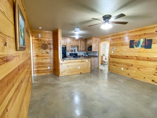 Building Photo - 1517 County Rd 706