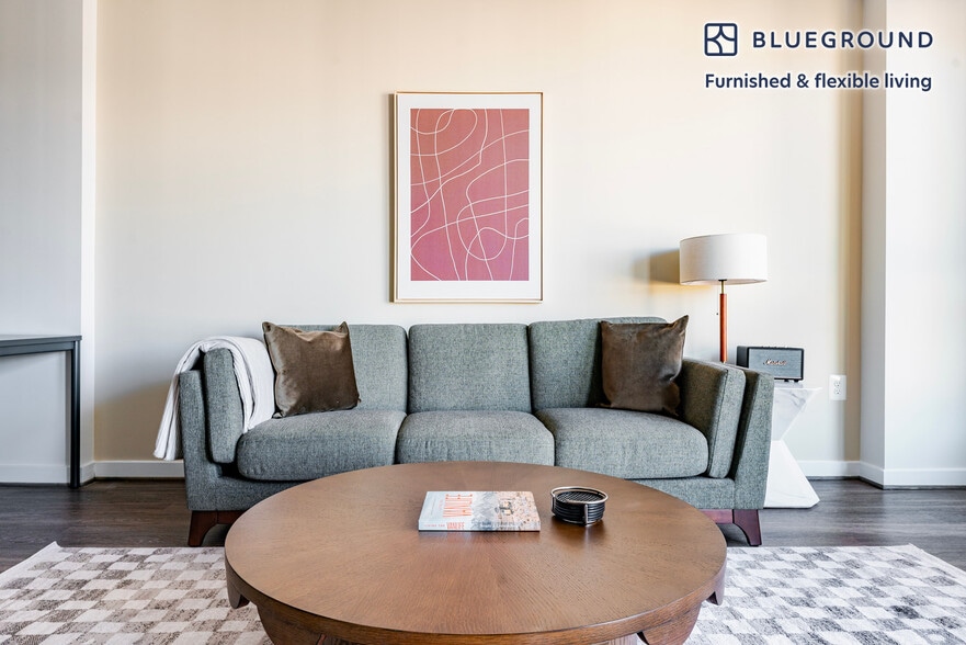 Building Photo - 3444 Fairfax Dr