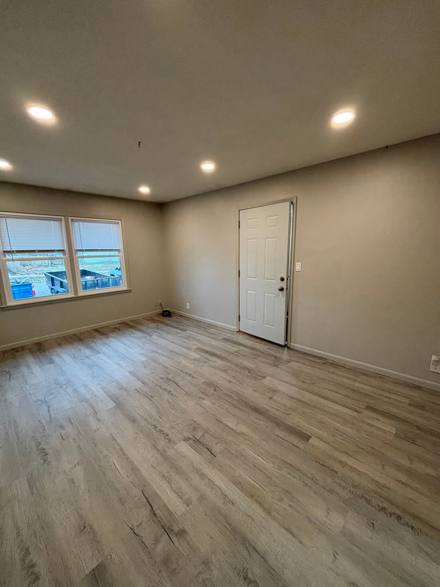 Building Photo - 406 N Main St