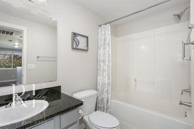 Building Photo - Bright View Home in the Heart of Silverdale on a Quiet Dead-End Road