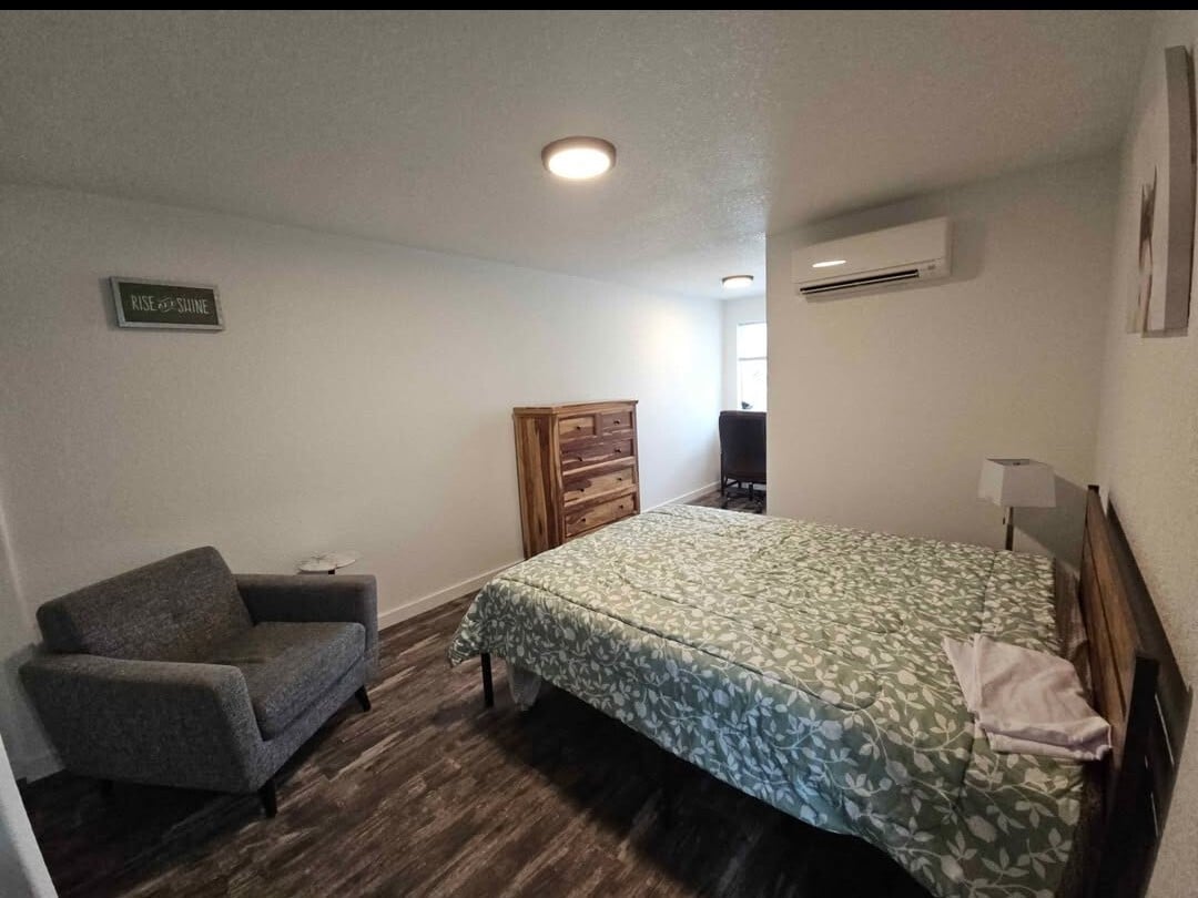 Building Photo - 283 NE West Ave