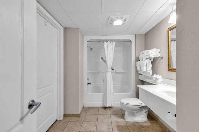 Building Photo - 2560 N Ocean Blvd