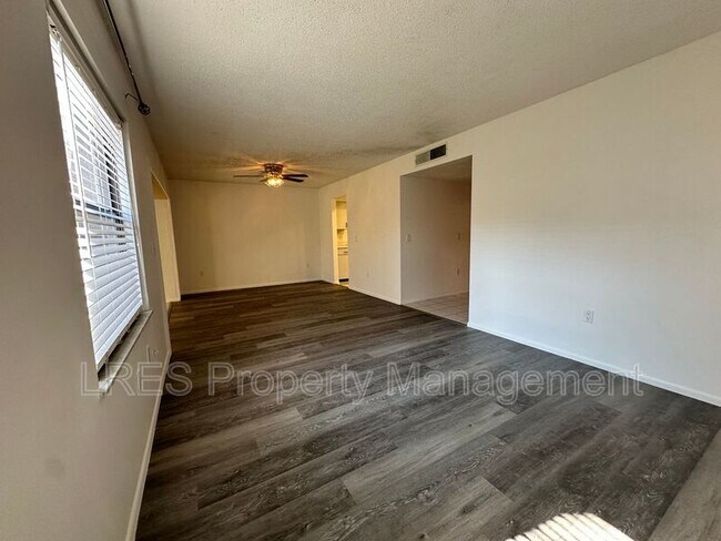 Building Photo - 106 Eastwind Ln