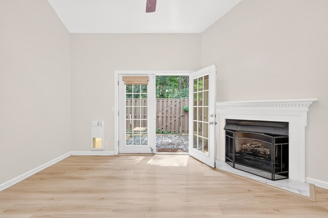 Building Photo - 440 English Ivy Dr