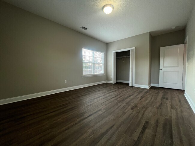 Building Photo - 104 Bull Bay Dr