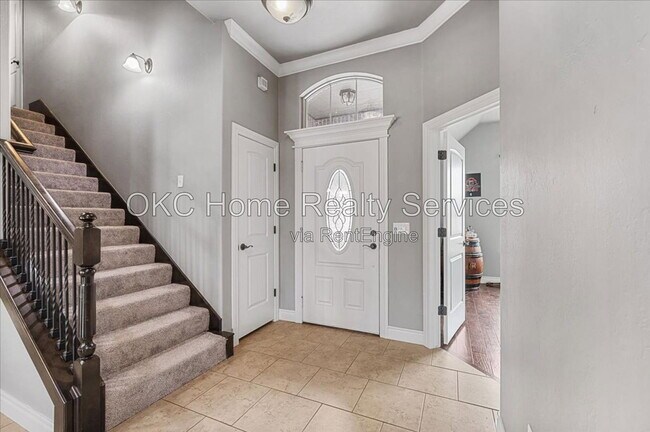 Building Photo - 625 NE 23rd St