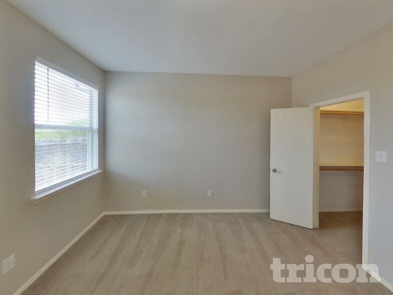 Building Photo - 925 Buffalo Springs Dr