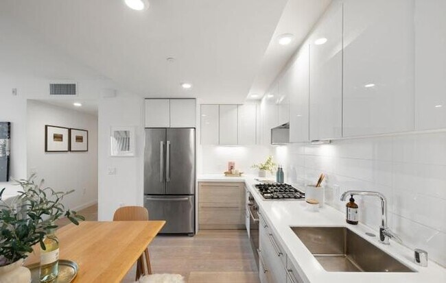 Building Photo - 555 Fulton St