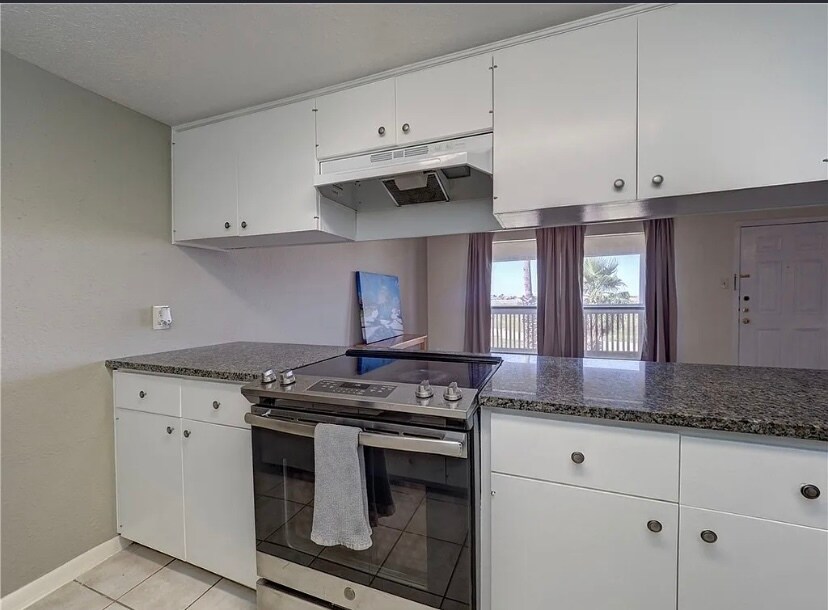 Building Photo - 14801 Compass St