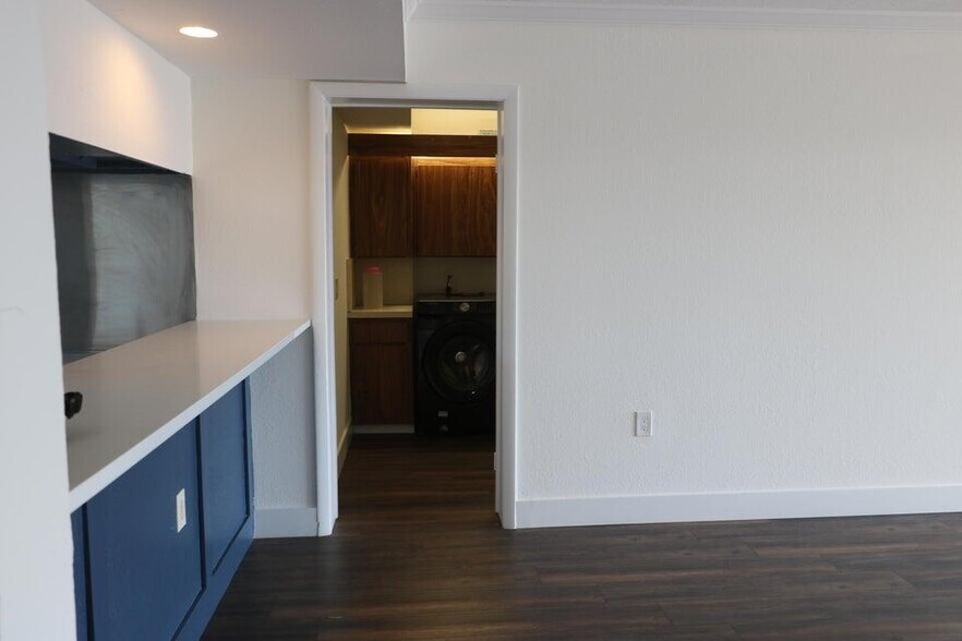 Building Photo - 3710 Whitehall Dr