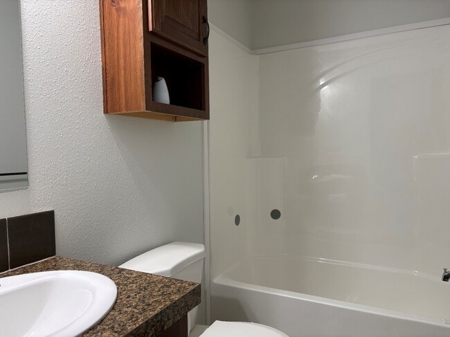 Building Photo - 324 Spring Park Dr