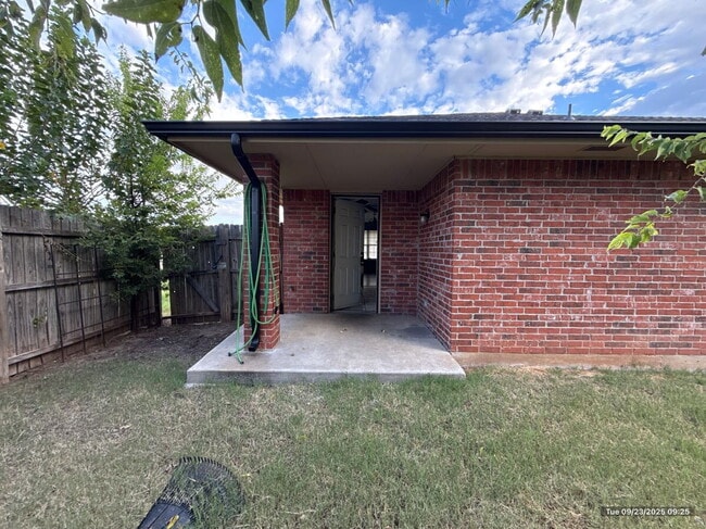 Building Photo - "Welcome Home: Spacious 3-Bed, 2-Bath Corner Lot Oasis in Oklahoma City!"