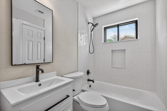 Building Photo - 5743 Ludington Dr