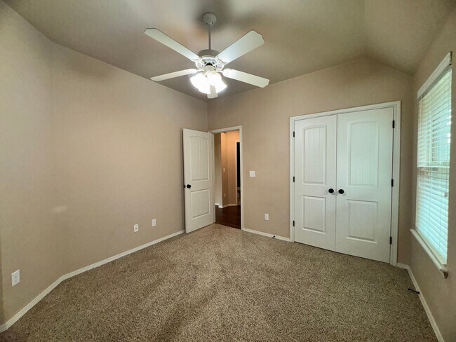 Building Photo - 3 Bed 2 Bath in Edmond!