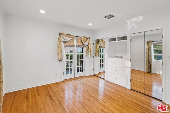 Building Photo - 10497 Kinnard Ave