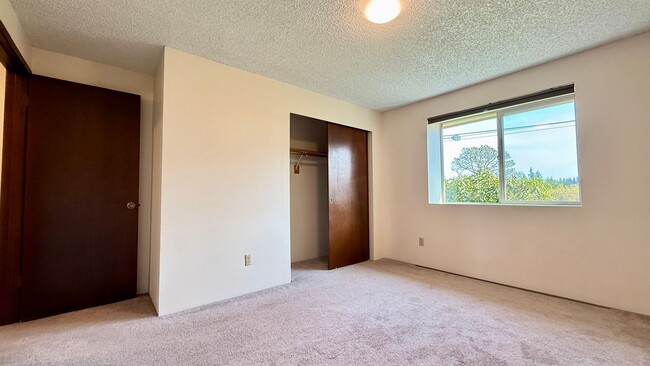 Building Photo - Two Bedroom Townhome with Yard & Attached ...