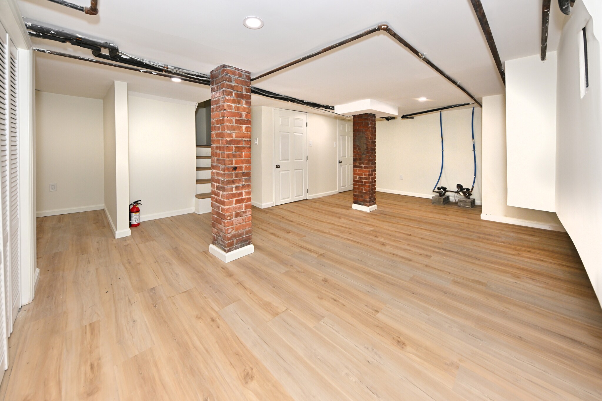 Building Photo - 32 Brainard Pl