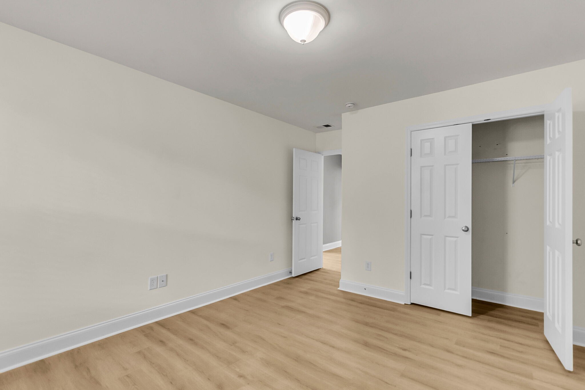 Building Photo - 229 Larissa Dr