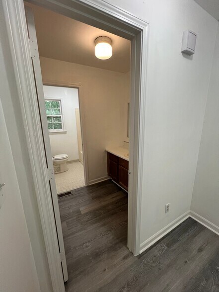 Building Photo - 424 Tarragon Wy SW