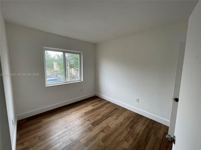 Building Photo - 209 Northwest Dr