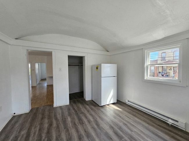 Building Photo - 39 Elm St