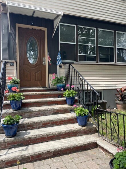 Building Photo - 33 Lafayette St