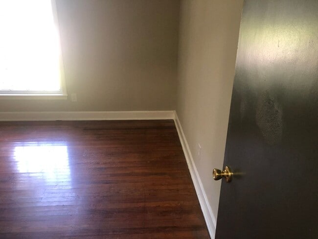 Building Photo - 3024-3026 Amity Garden Duplex