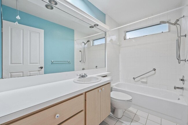 Building Photo - 7801 Geminata Oak Ct