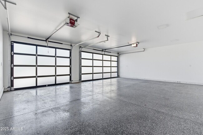 Building Photo - 4601 N Royal View Dr