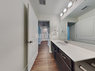 Building Photo - 309 W Cartess