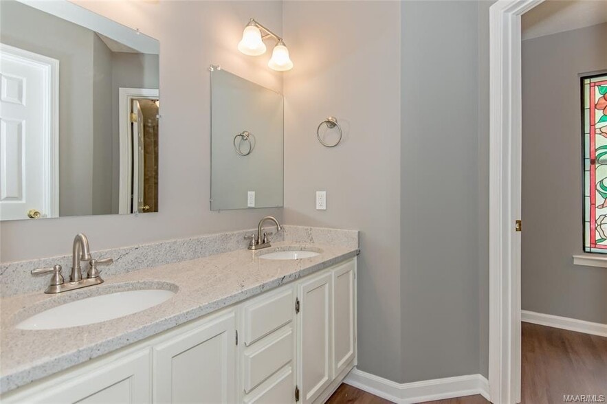 Building Photo - 189 S Burbank Dr