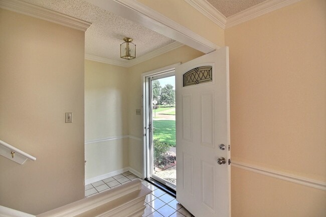 Building Photo - 383 E Valleywood Dr