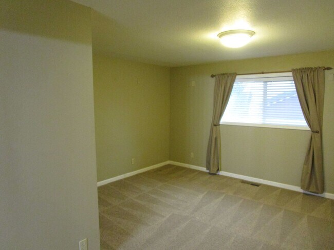 Building Photo - *PRICE IMPROVEMENT* Spacious 2 Story, 2 Bedroom, 2 Bath Home on Corner Lot in Ochoco West Subdivi...